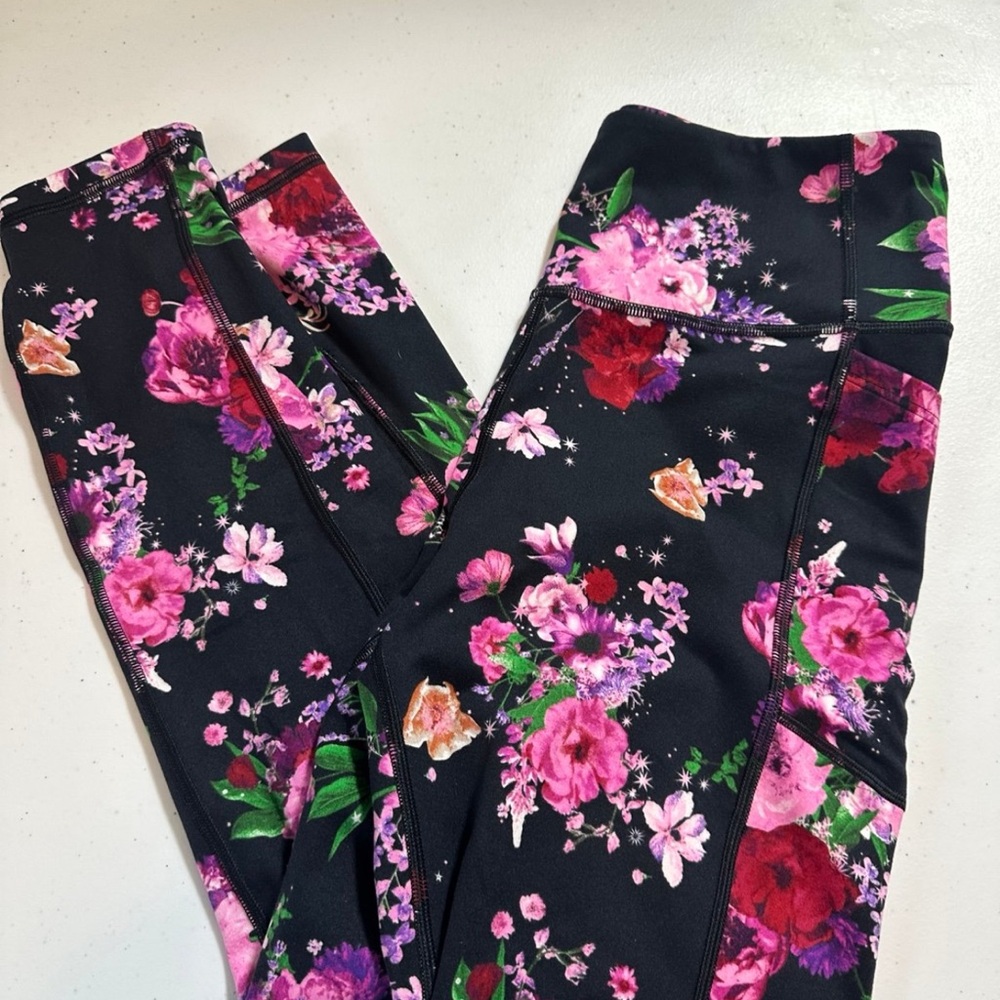 Victoria's Secret On Point FLOW workout leggings